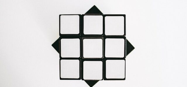 Rubikin kuutio – symboli loputtomasta mahdollisuudesta ja haasteesta